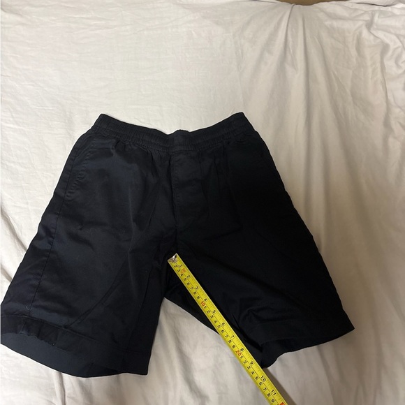 Uniqlo Men's Black Shorts - Picture 2 of 3